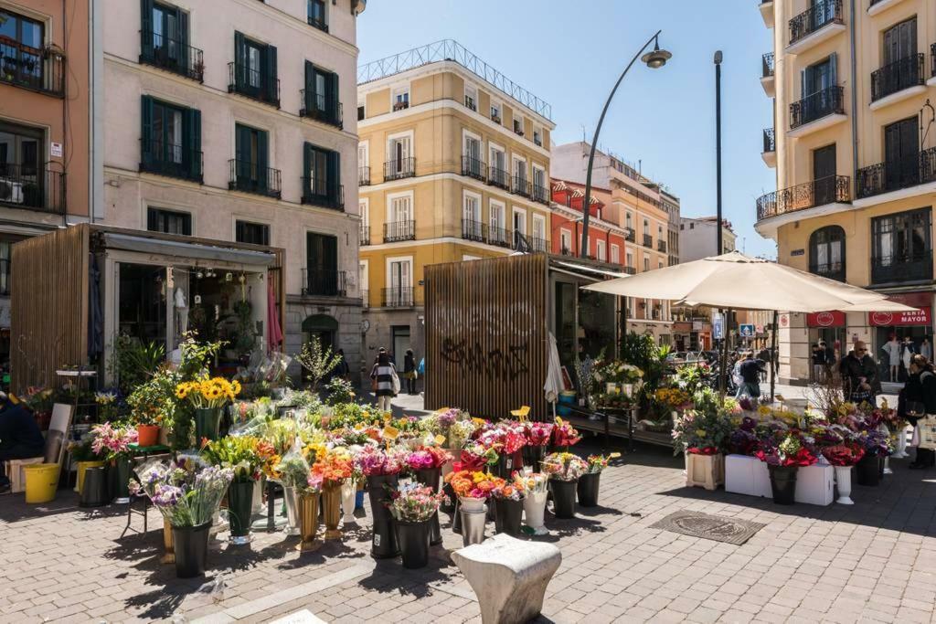 Atico De Mowgli - Sol Lägenhet Madrid Exteriör bild